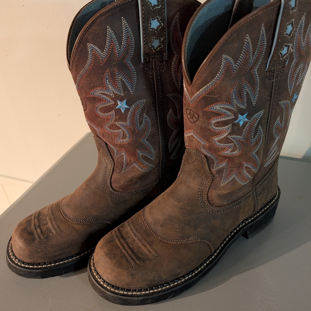 Ariat women's cowboy boots size 10b